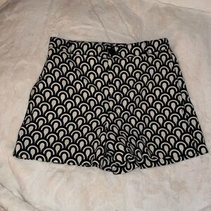 Zara Small Black and Off-White Patterned Shorts